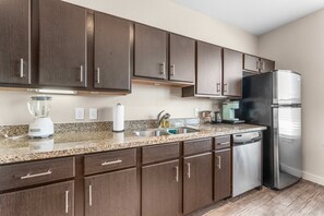 Apartment | 1 bedroom - Cute Soco 1BR King Suite w Gympickleballlaundry (Austin)