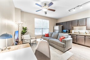 1 bedroom - Cute Soco 1BR King Suite w Gympickleballlaundry (Austin)