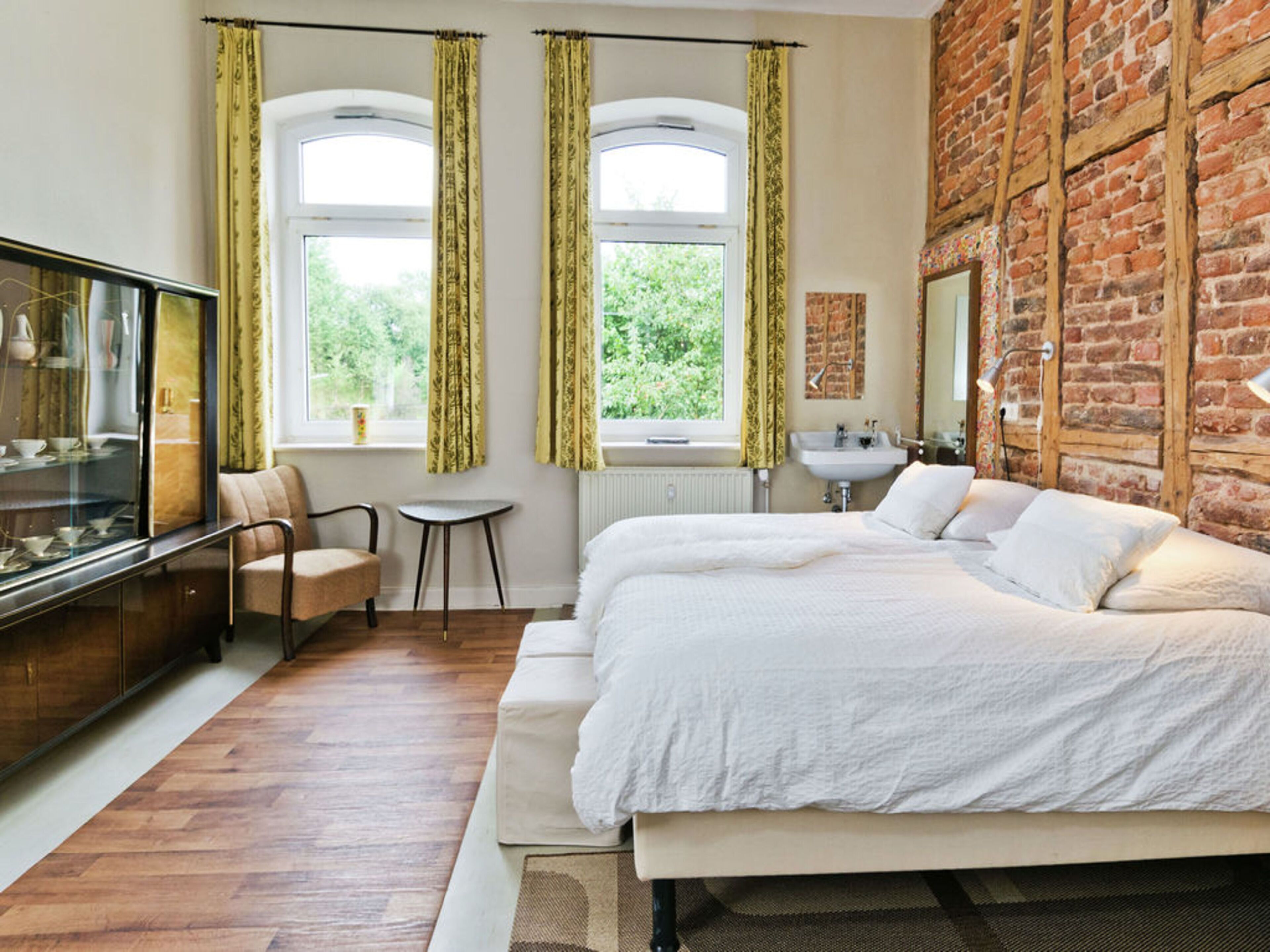 7 bedrooms, iron/ironing board, internet