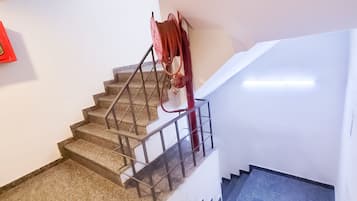Habitación doble Deluxe | Área de sala de estar | Chimenea y piso con calefacción