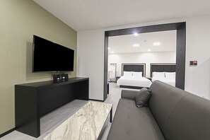 Escritorio, sistema de insonorización, wifi gratis y ropa de cama