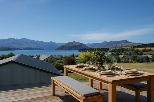 Super Central in Wanaka - Luxury villa only a 10 minute walk to town