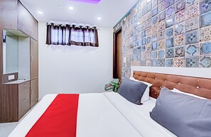 Deluxe-huone | Egyptinpuuvillaiset lakanat, ylelliset vuodevaatteet, työpöytä