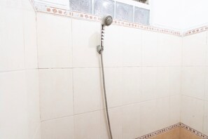 Deluxe Double Room | Bilik Mandi | Pancuran mandi, sabun 