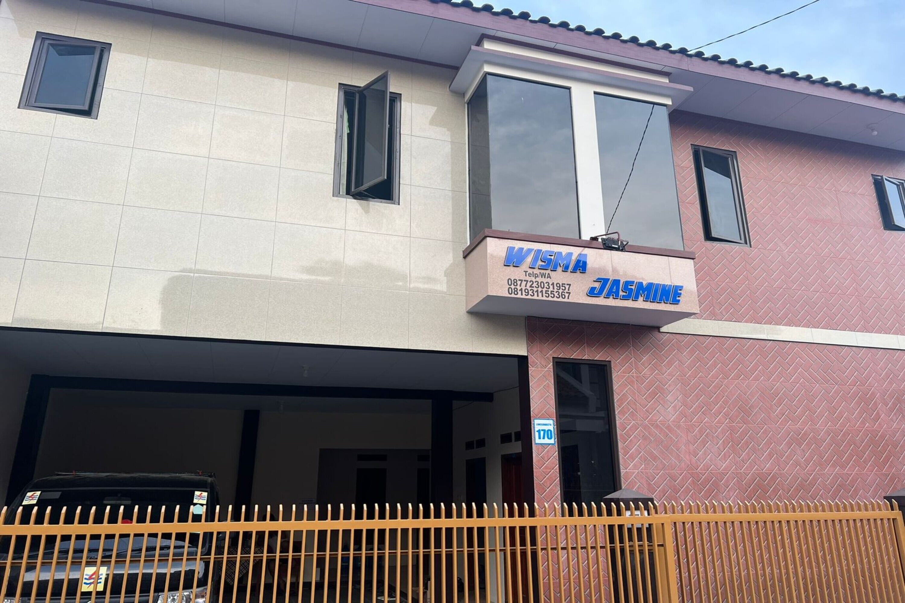 المنشأة من الخارج