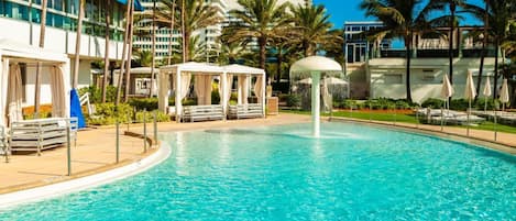 7 outdoor pools