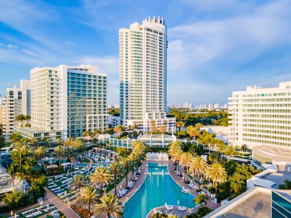 7 outdoor pools