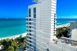 Junior Studio | Balcony view - FontaineBleau with Ocean plus Bay and City View (Miami Beach)