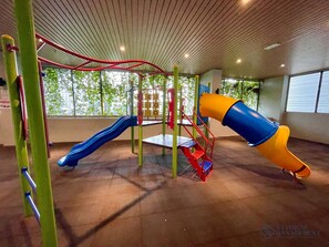 Zona de jocs infantil: a l'aire lliure