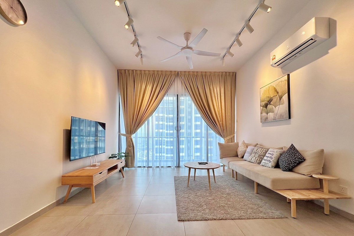 Departamento Confort, 2 habitaciones, para no fumadores, balcón | Área de sala de estar | Smart TV de 42 pulgadas con canales por cable y Netflix
