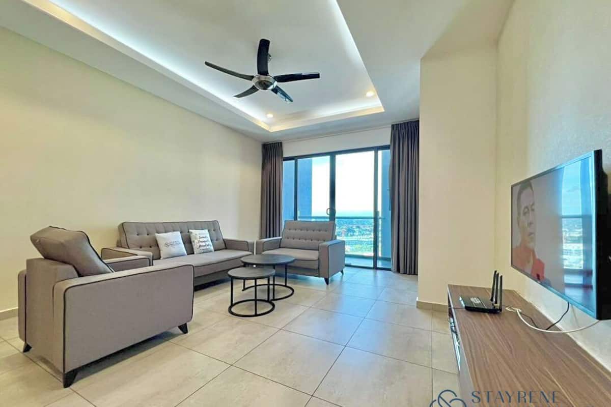 Comfort Apartment, 3 Bedrooms, Non Smoking, City View | Living area