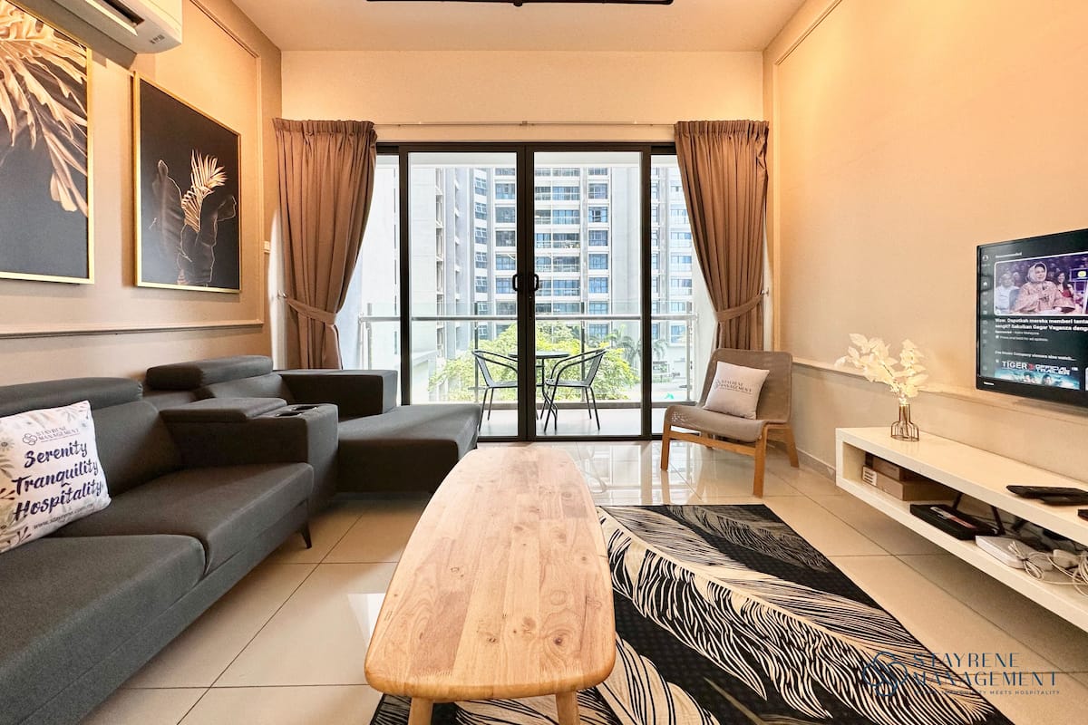 Departamento Confort, 2 camas Queen size, vista a la alberca | Área de sala de estar | Smart TV de 42 pulgadas con canales por cable y Netflix