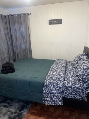 3 bedrooms, iron/ironing board, WiFi, bed sheets