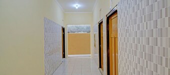 OYO Life  92953 Nirmala Kost