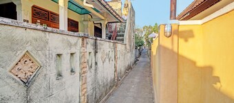 OYO Life  92953 Nirmala Kost