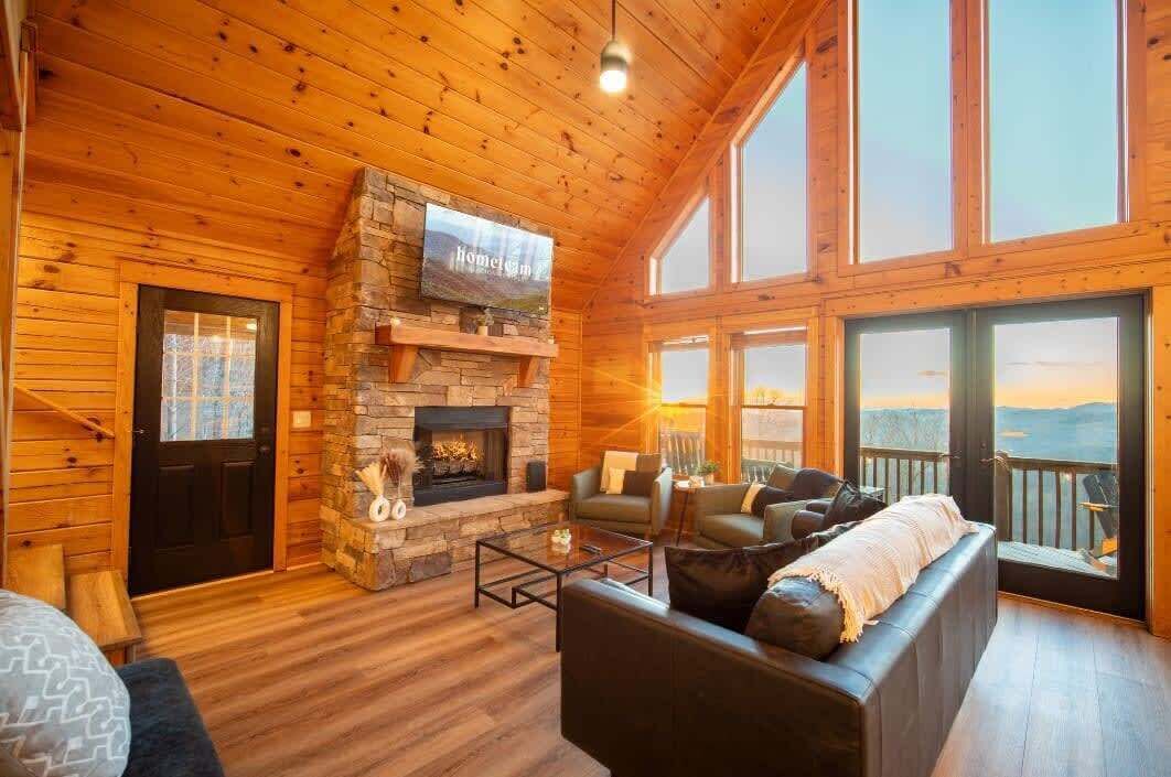 Fernseher, Kamin, Videospiele, Tischfußball