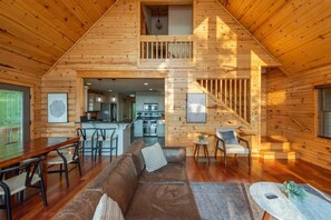 TV, fireplace, video games, foosball - The Triple Timber (Mars Hill)