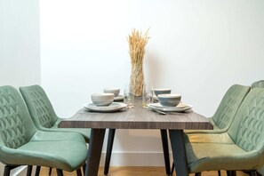 Basic Apartment | Dining