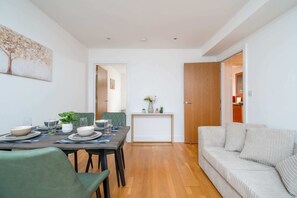 Basic Apartment | Dining