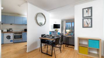 Appartement | Cuisine privée | Réfrigérateur, micro-ondes, four, plaque de cuisson