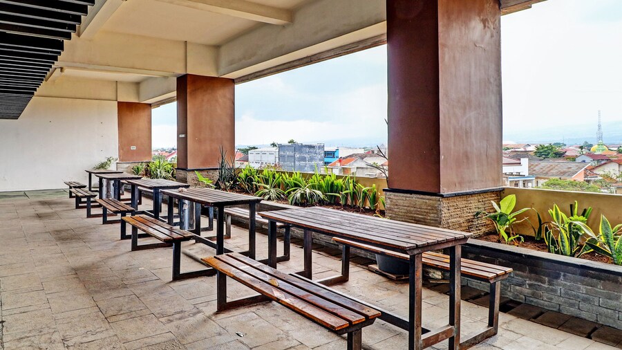 OYO Life 92735 Apartemen Tamansari Panoramic By Santuy