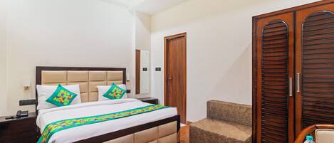 Standard Room | 1 bedroom, individually furnished, desk, blackout drapes