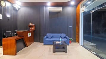 Quầy tiếp tân