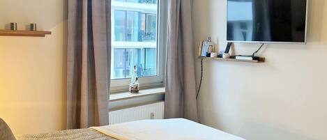 1 bedroom, iron/ironing board, internet