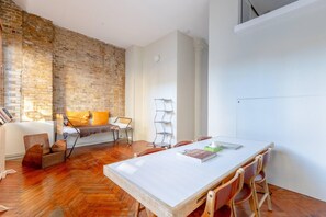 Basic Apartment | Dining