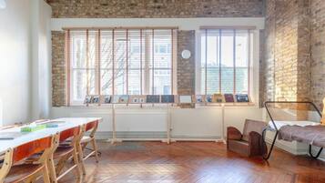 Eenvoudig appartement | Dineren