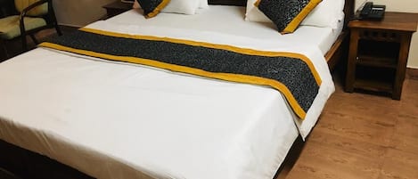 Deluxe-huone | Ylelliset vuodevaatteet, yksilöllisesti sisustettu