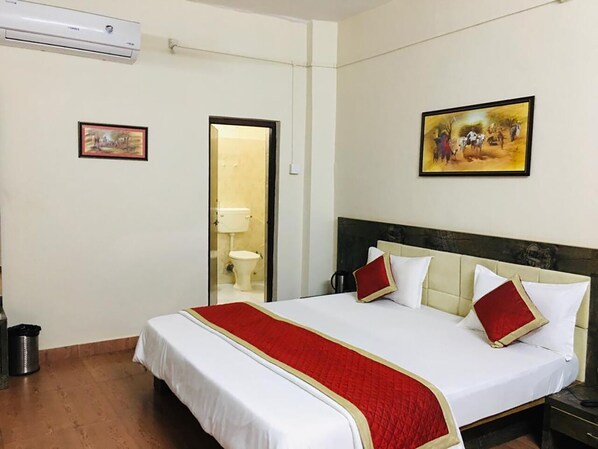 Economy Quadruple Room | Premium bedding, individually decorated, individually furnished