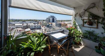 Brunswick Retreat! 5th Floor 1-bed Unit w Parking