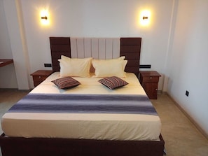 5 soverom, skrivebord, strykejern/-brett og wi-fi