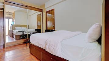 Quarto casal luxo | Escrivaninha, Wi-Fi de cortesia, roupa de cama