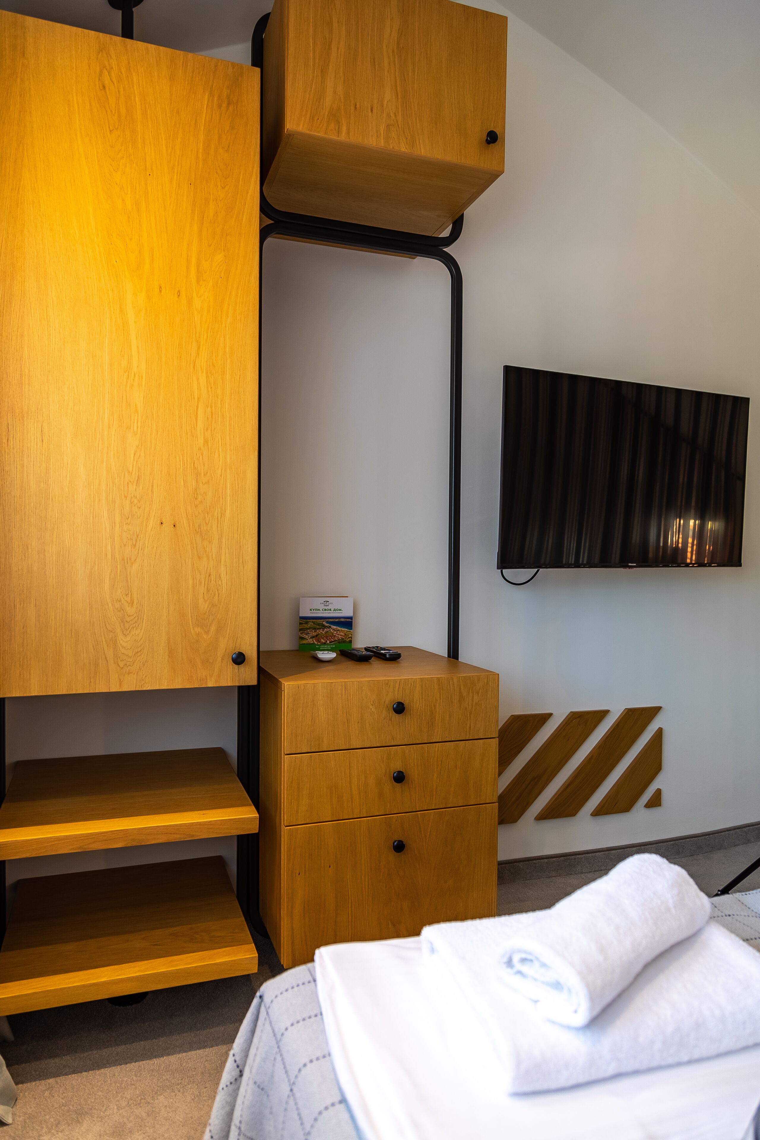 Family Apartment | Individually decorated, travel crib, free WiFi, bed sheets