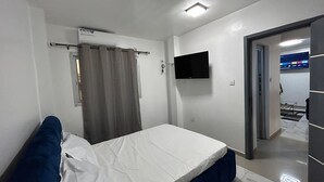 1 bedroom, iron/ironing board, WiFi, bed sheets - Studio Meublés Haut Standing À Bonamoussadi (Douala)