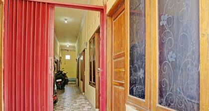 OYO Life 92936 Kost Teteh Erni Karawang