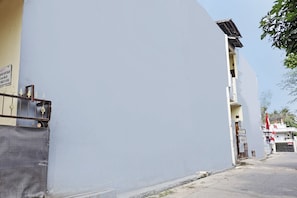 Mặt tiền nơi lưu trú