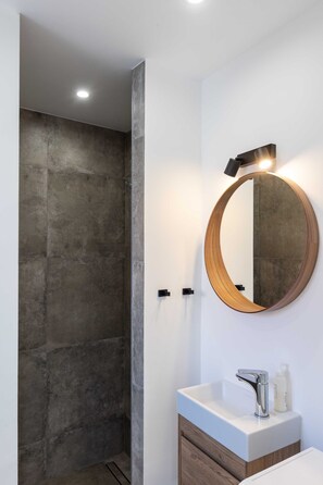 บ้านพัก (Double room) | ห้องน้ำ | ฝักบัว, ผ้าเช็ดตัว