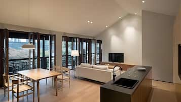 Suite | Private kitchen | Espresso maker, coffee/tea maker, electric kettle