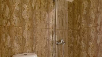 Deluxe-Zweibettzimmer | Badezimmer | Dusche, Seife