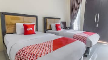Deluxe Twin Room | Meja, Wi-fi percuma, cadar katil
