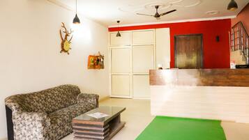 Escriptori, habitacions insonoritzades i wifi gratuïta