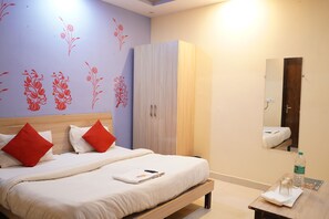 Deluxe Double Room - Roomshala 002 Rose Residency (New Delhi)
