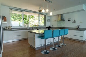 Luxury-Villa | Eigene Küche | Großer Kühlschrank, Mikrowelle, Ofen, Geschirrspüler