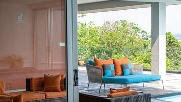 Luxury Villa | Terrace/patio