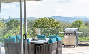 屋外ダイニングエリア