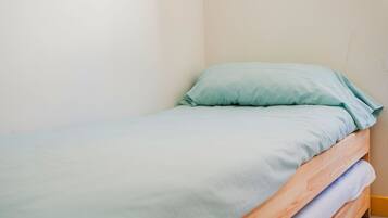 1 bedroom, WiFi, bed sheets