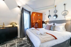 Prestige Suite - Eiffel View | Minibar, espace de travail pour ordinateur portable, Wi-Fi gratuit